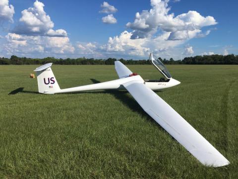 ASW-19B on ground with canopy open